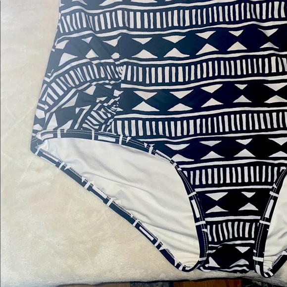 Bathing suit - Picture 2 of 3